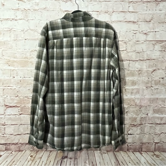 Carhartt relaxed fit mens plaid collared button down long sleeve size medium - Picture 2 of 6
